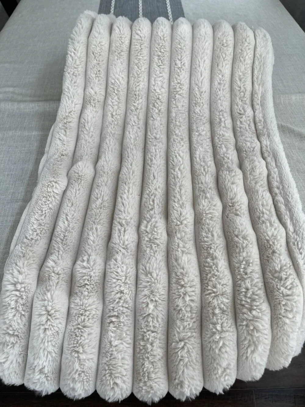 Frye Pillow Sham Bedding Beige Faux Fur Channel Stripe King Super Soft EUC 20/40